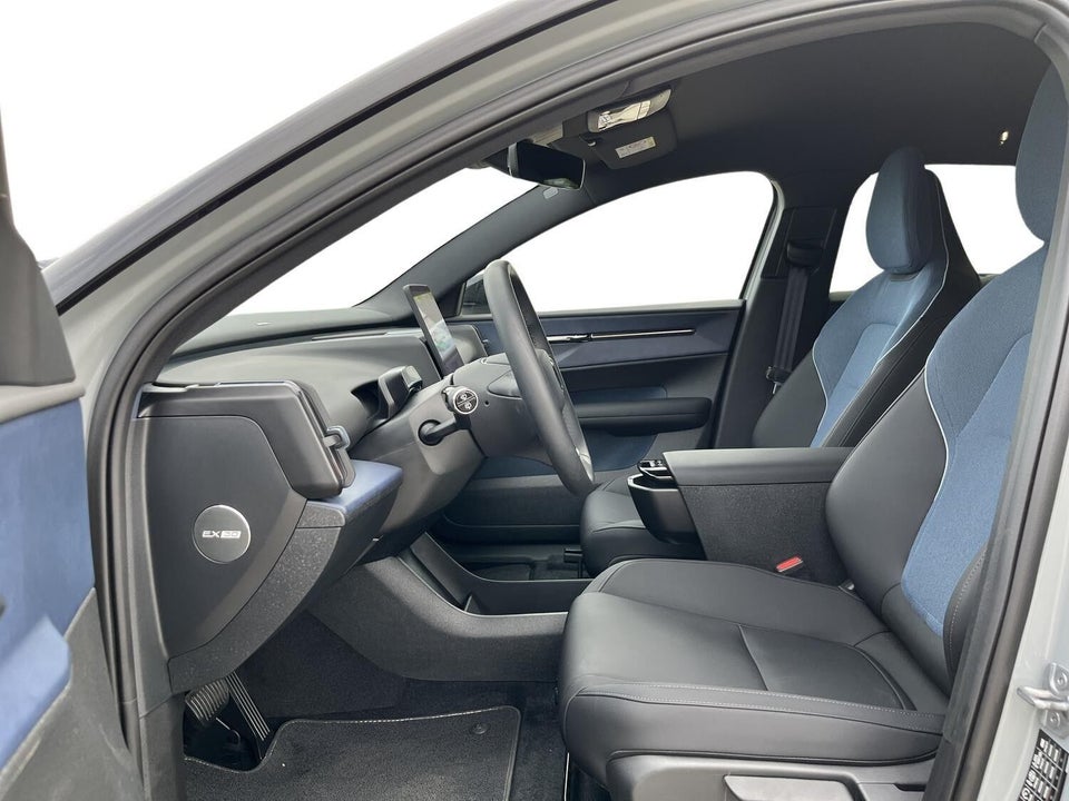 Volvo EX30 Extended Range Plus 5d