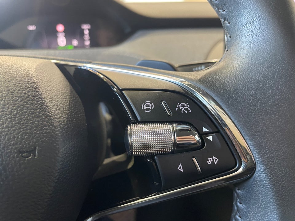 Skoda Enyaq 80 iV Plus Loft 5d