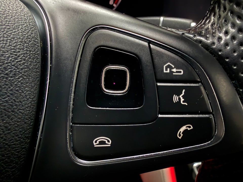 Mercedes E220 d 2,0 AMG Line stc. aut. 5d