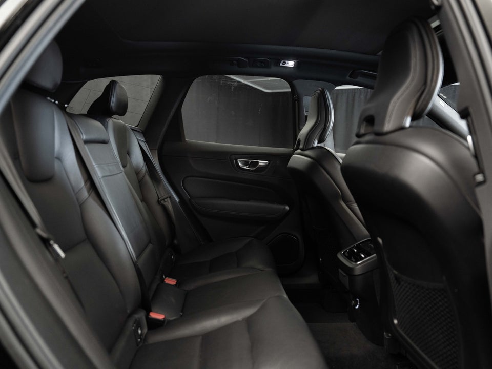 Volvo XC60 2,0 D5 235 R-Design aut. AWD 5d