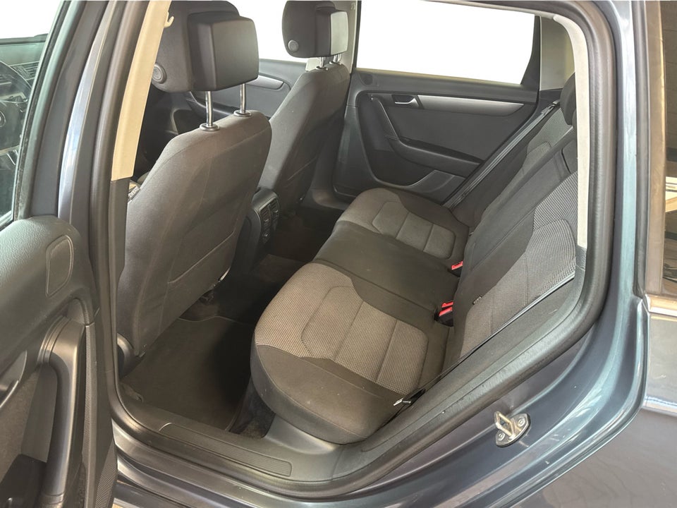 VW Passat 2,0 TDi 140 Highline Variant DSG BMT 5d