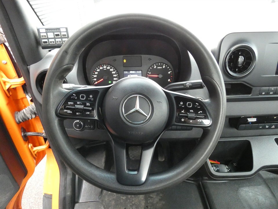Mercedes Sprinter 319 3,0 CDi A3 Chassis aut. RWD 2d