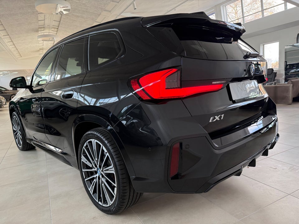 BMW iX1 xDrive30 Fully Charged 5d