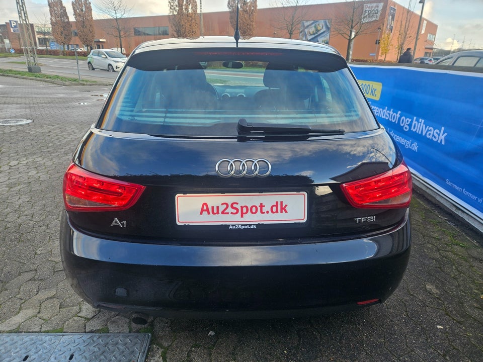 Audi A1 1,2 TFSi 86 Attraction Sportback 5d