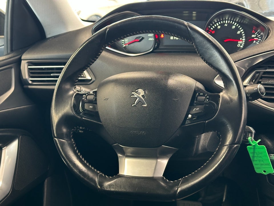 Peugeot 308 1,2 e-THP 130 Active EAT6 5d