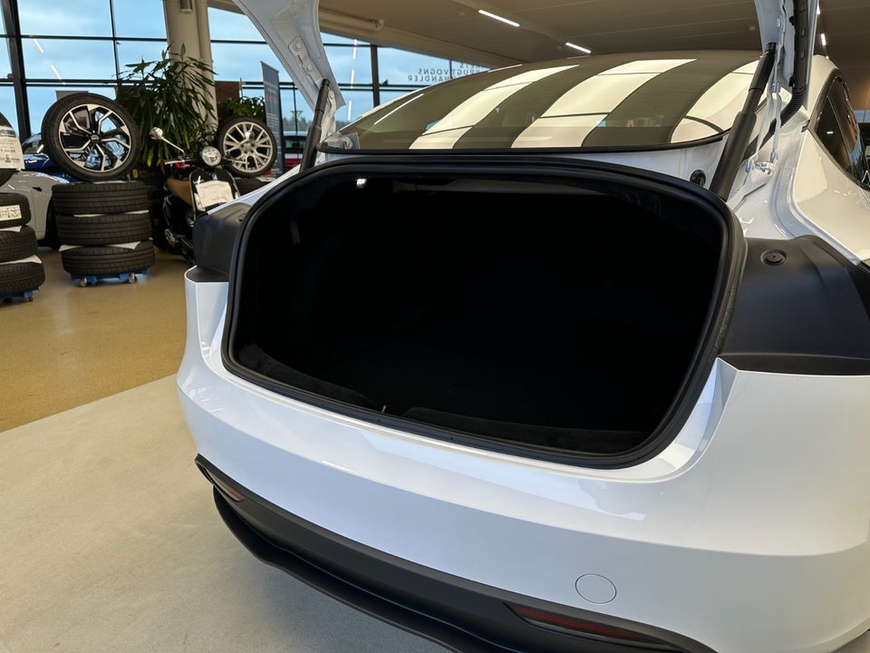 Tesla Model 3 RWD 4d