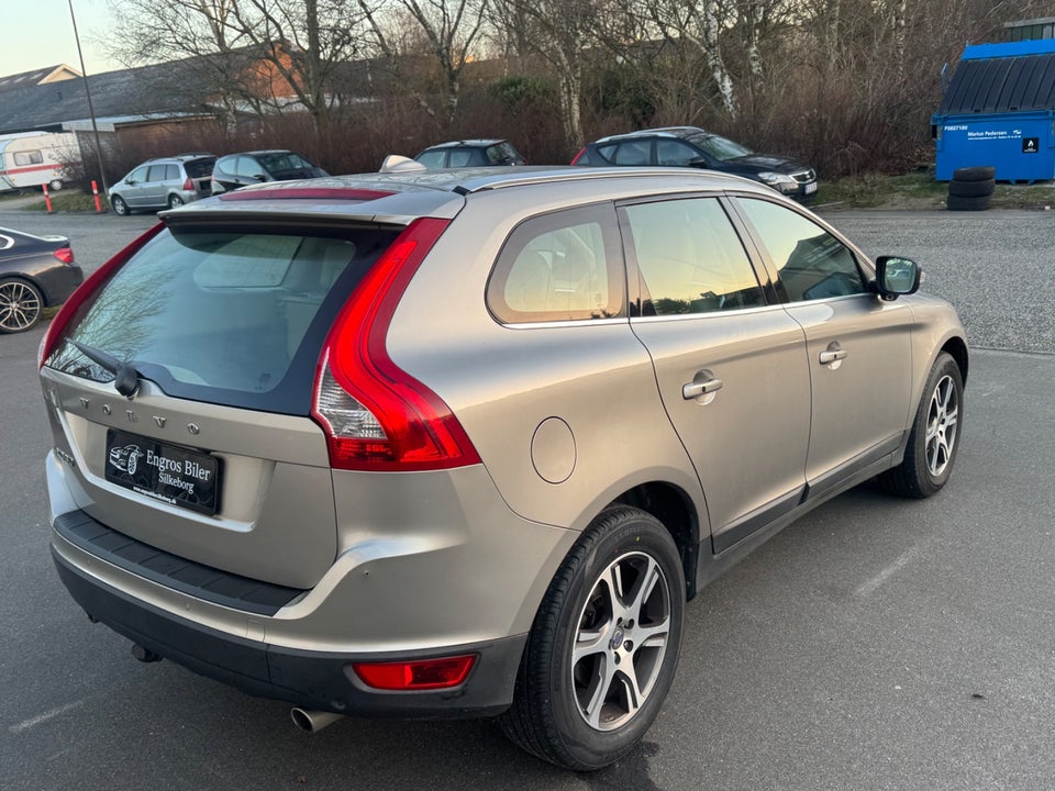 Volvo XC60 2,4 D5 205 Momentum aut. AWD 5d