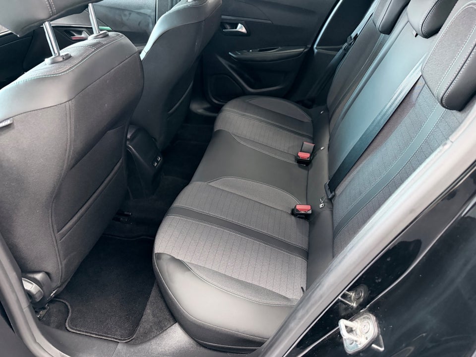 Peugeot 208 1,2 PureTech 100 Allure 5d