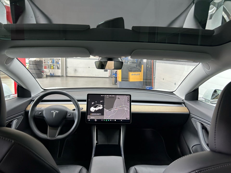 Tesla Model 3 Long Range AWD 4d