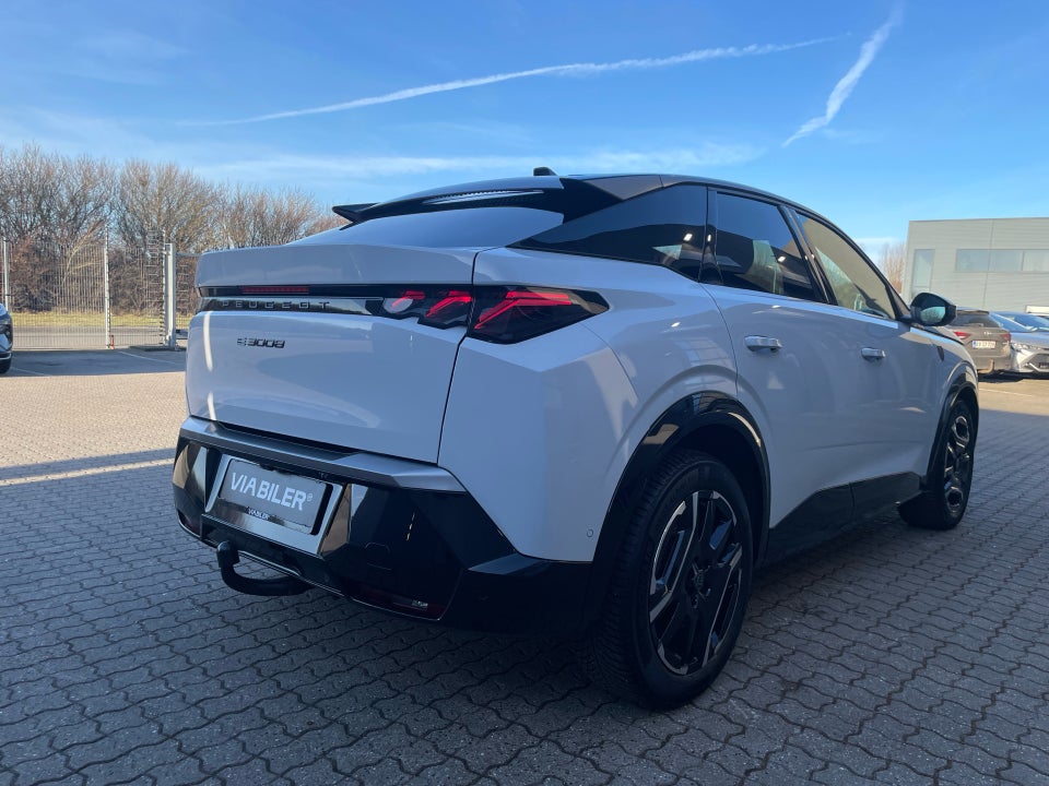 Peugeot e-3008 77 GT Pack 5d