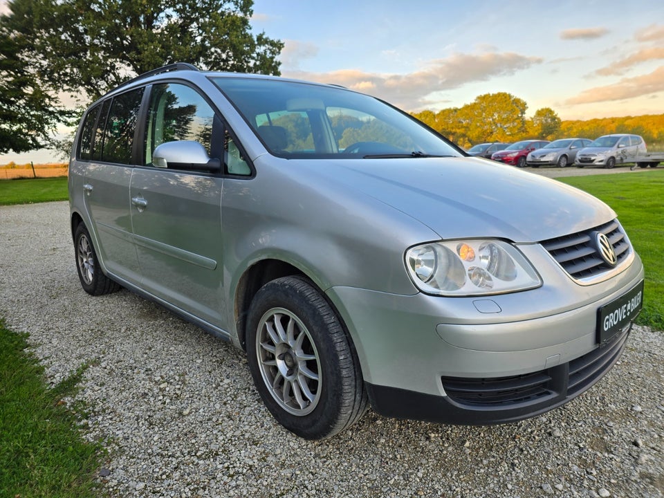 VW Touran 1,6 FSi Trendline 7prs 5d