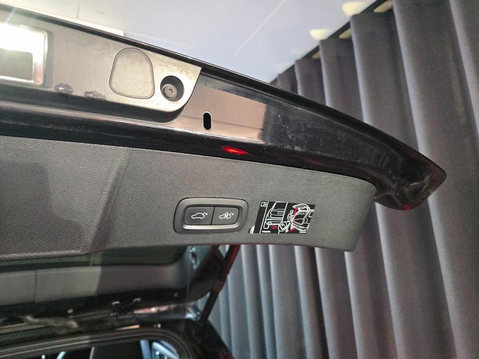 Volvo XC40 P8 ReCharge Twin R-Design 5d