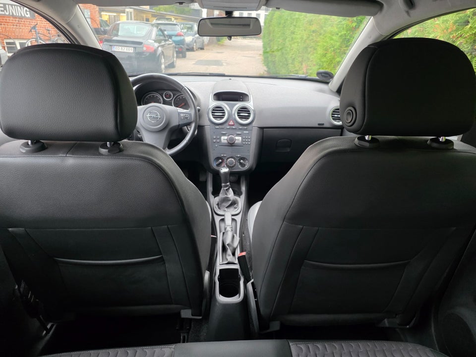 Opel Corsa 1,2 16V Cosmo 5d