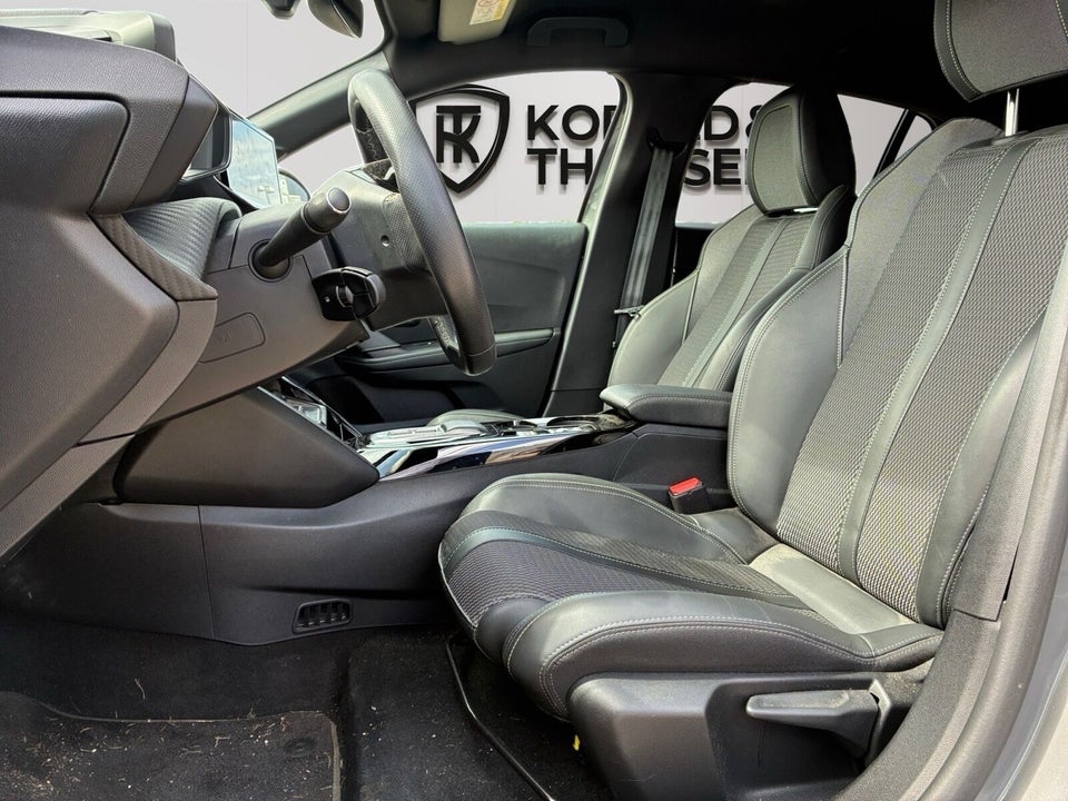 Peugeot e-208 54 GT Pack 5d