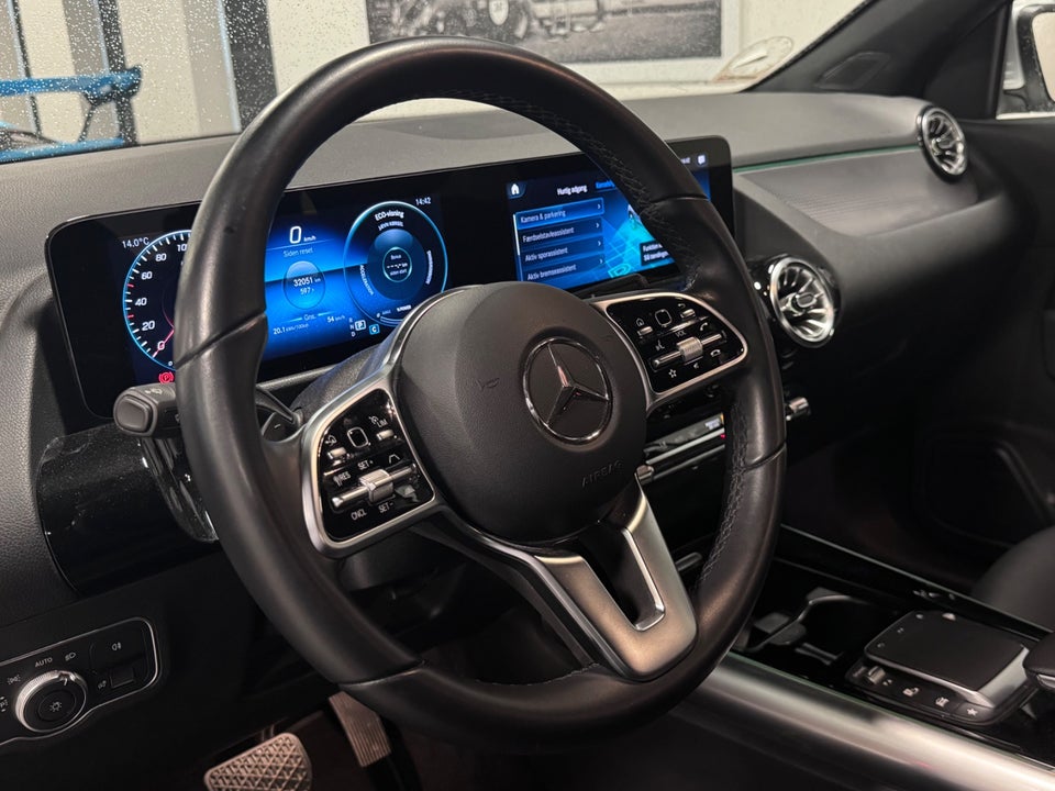 Mercedes EQA350 4Matic 5d