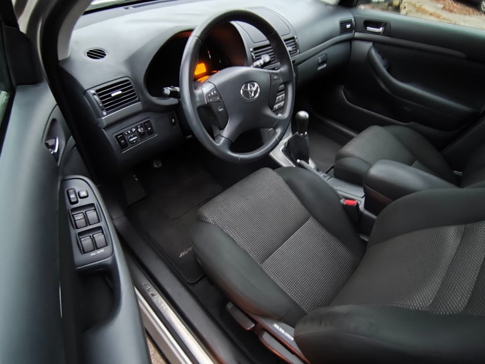 Toyota Avensis 1,8 VVT-i Sol stc. 5d