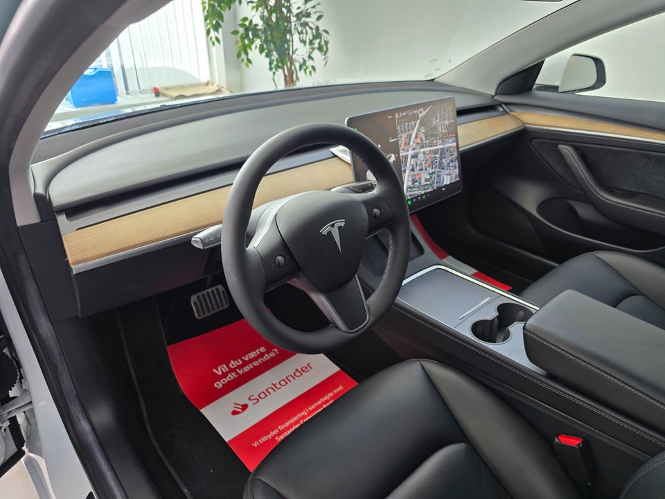 Tesla Model 3 Standard Range+ RWD 4d