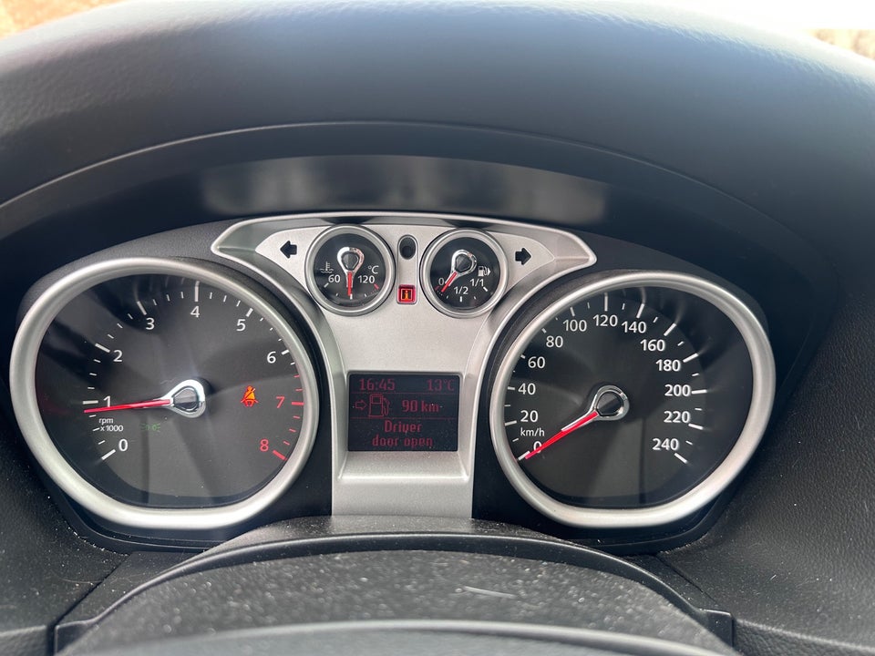 Ford Focus 1,6 Ghia 5d