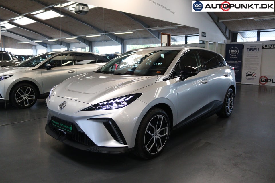 MG MG4 64 Luxury 5d