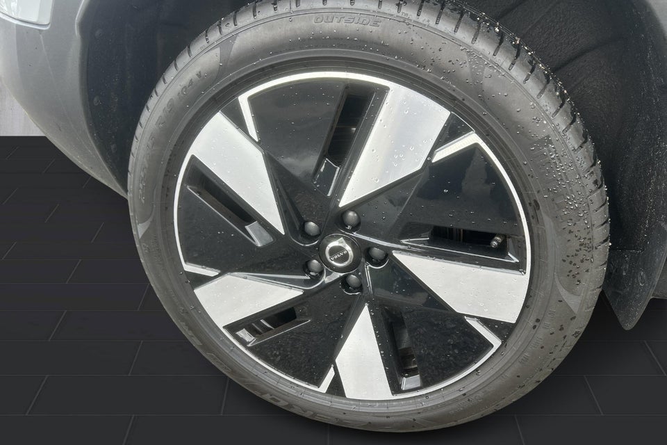 Volvo EX40 Extended Range Plus 5d