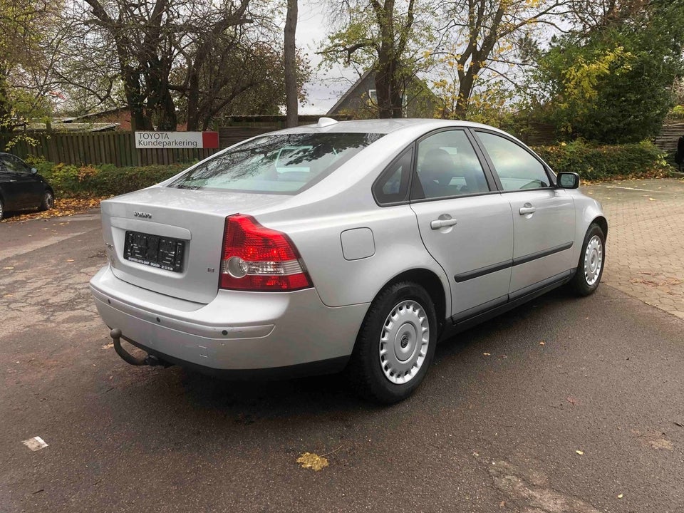 Volvo S40 1,8  4d