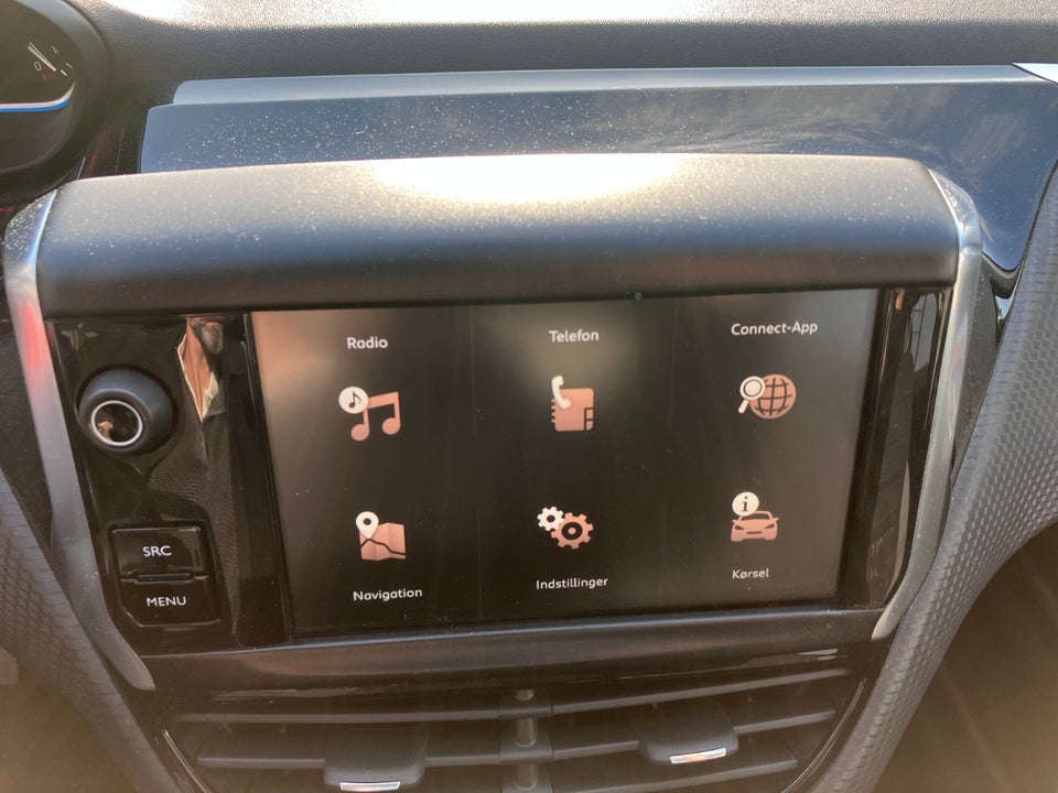 Peugeot 2008 1,2 e-THP 110 Selection Sky 5d