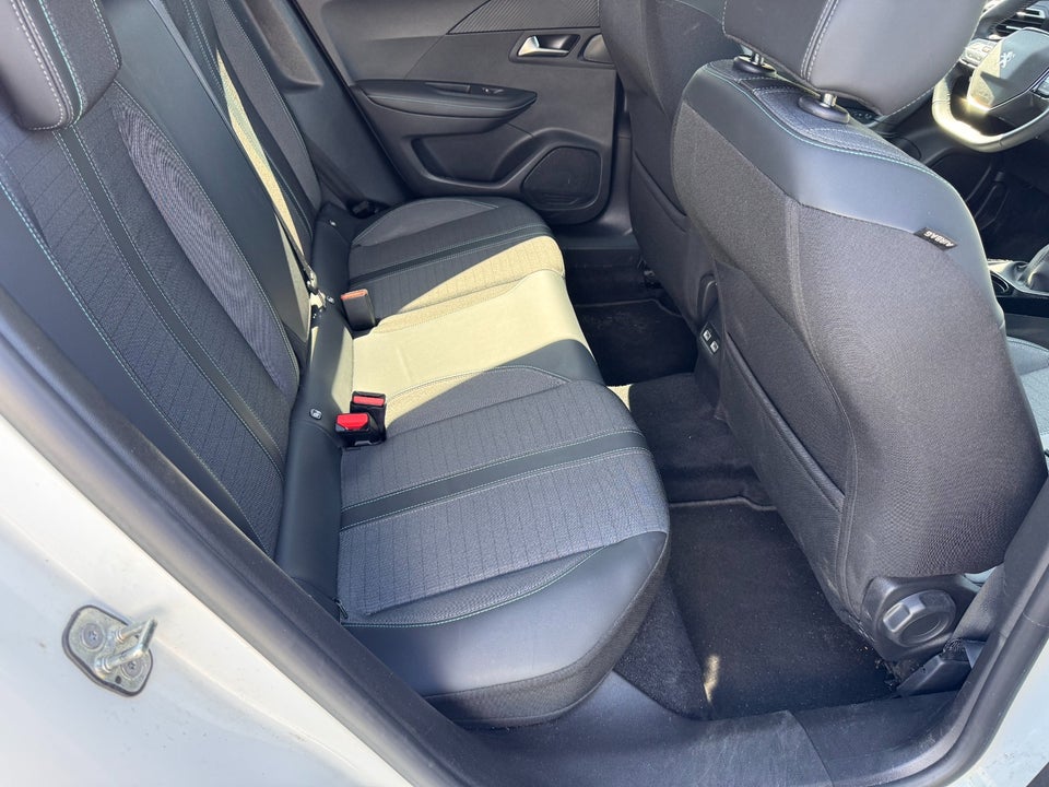 Peugeot 2008 1,2 PureTech 130 Allure Pack 5d