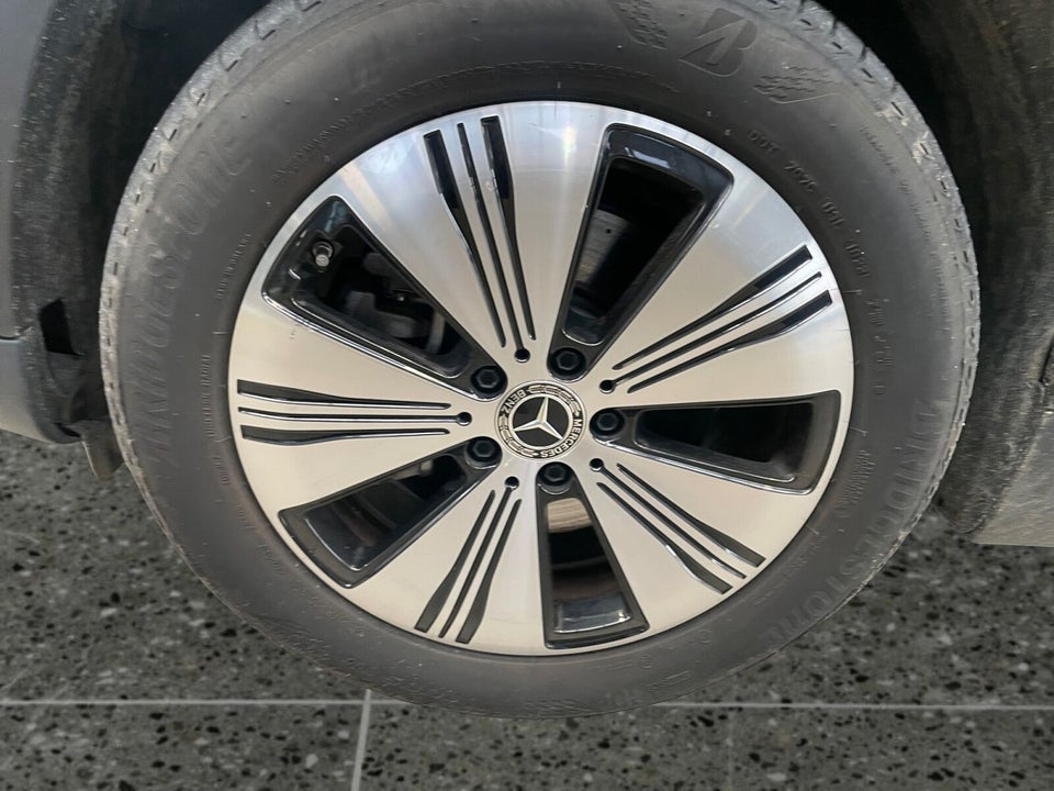 Mercedes EQA300 4Matic 5d