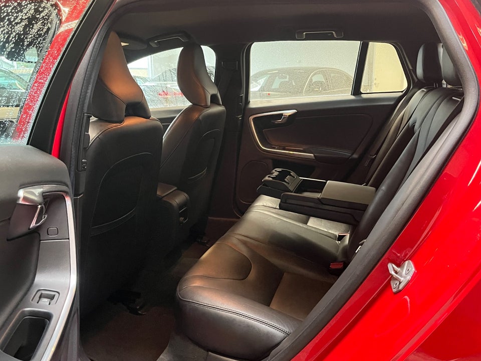 Volvo V60 2,0 D4 190 Summum aut. 5d