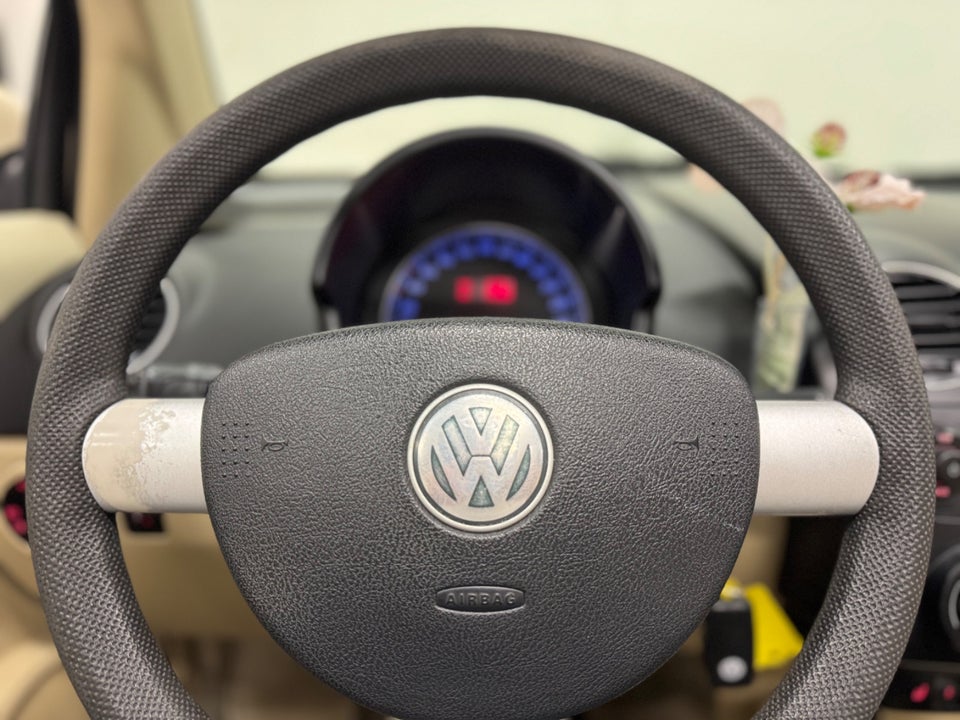 VW New Beetle 1,6 Trendline Cabriolet 2d