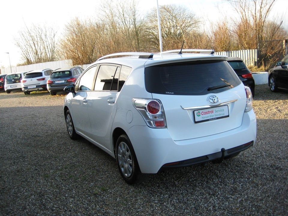 Toyota Sportsvan 1,6 VVT-i T1 Van 5d