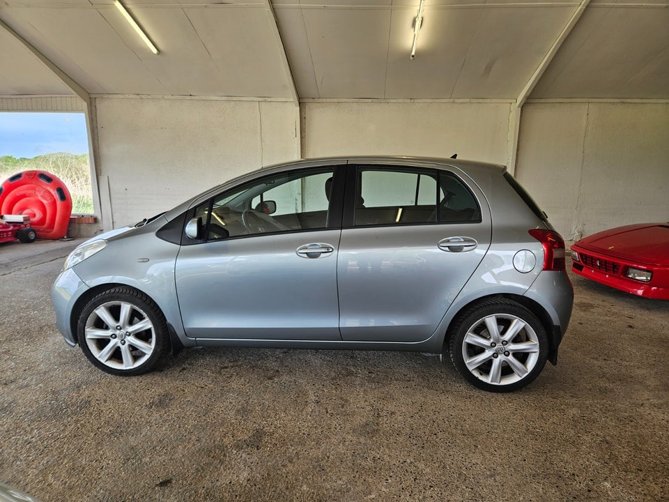 Toyota Yaris 1,5 Hybrid H1 e-CVT 5d