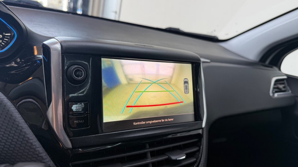 Peugeot 2008 1,2 e-THP 110 Allure Sky 5d