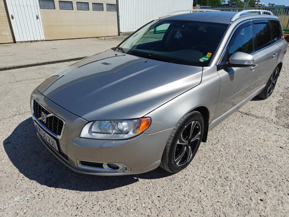 Volvo V70 2,4 D5 185 R-Design aut. 5d
