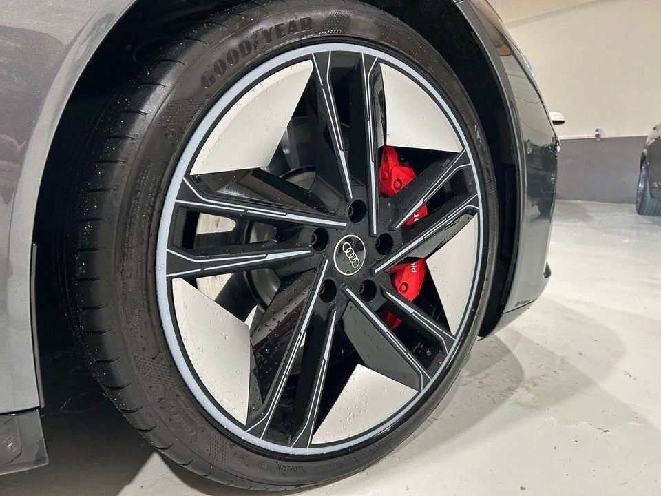 Audi RS e-tron GT quattro 4d