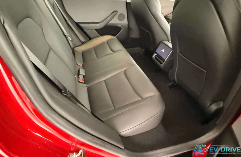 Tesla Model 3 RWD 4d