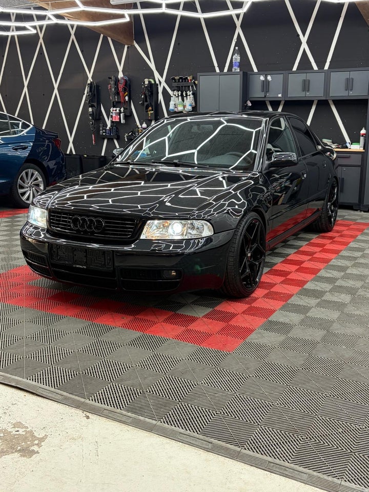 Audi A4 1,8 T quattro 4d