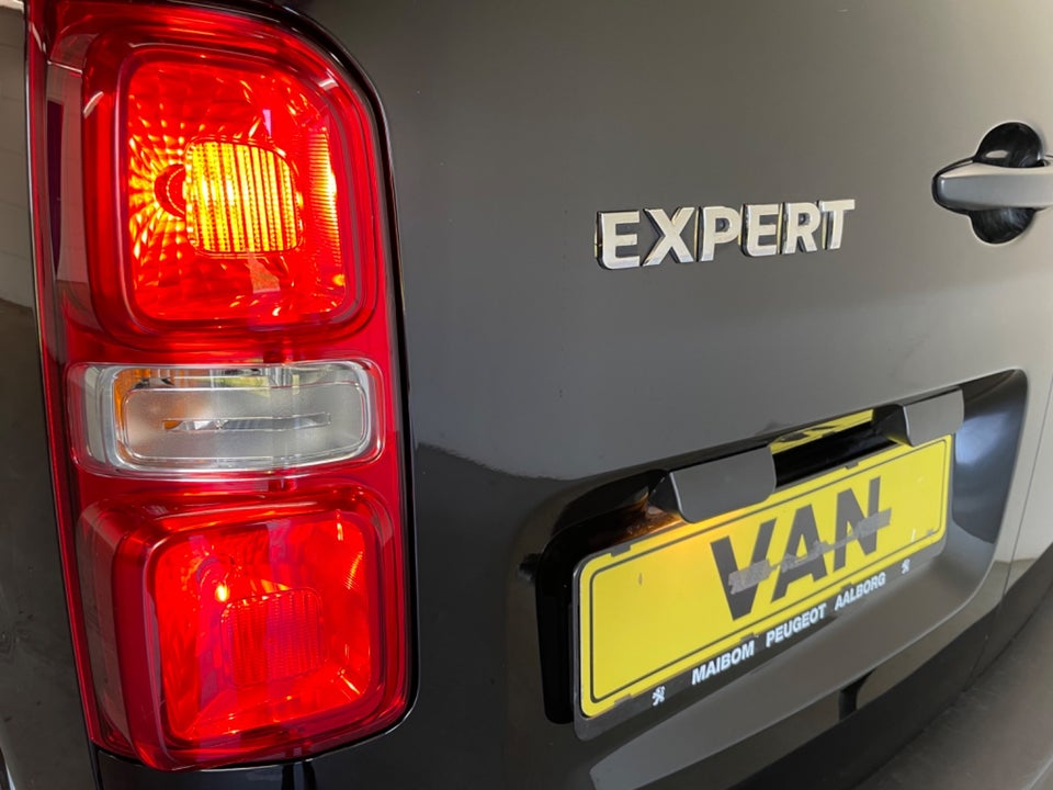Peugeot Expert 2,0 BlueHDi 122 L2 Plus EAT8 Van