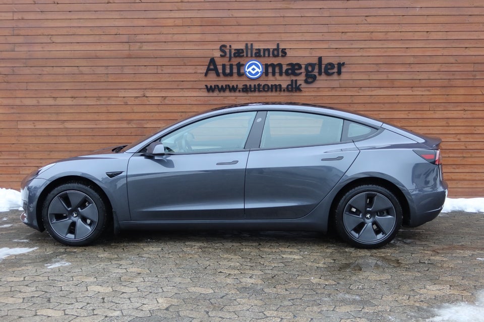 Tesla Model 3 Standard Range+ RWD 4d