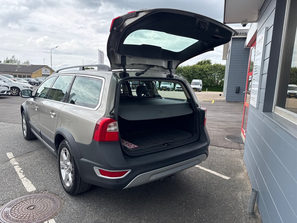 Volvo XC70 2,4 D5 185 Summum aut. AWD 5d