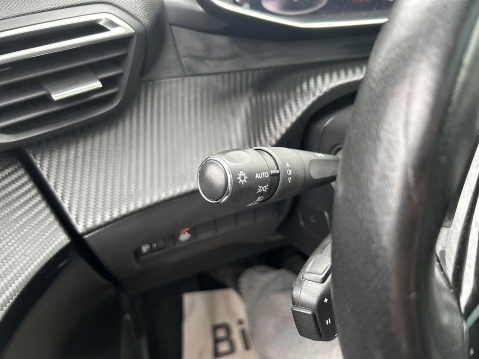 Peugeot 208 1,2 PureTech 100 Allure Sky 5d