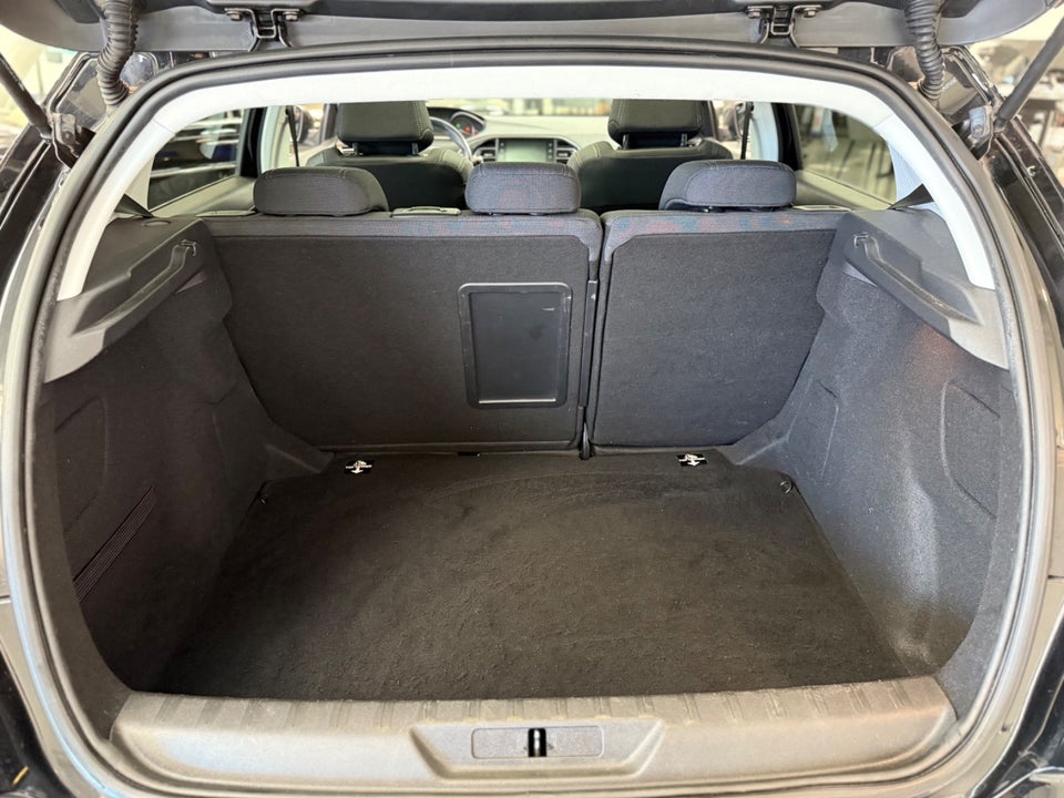 Peugeot 308 1,5 BlueHDi 130 Allure Sky 5d