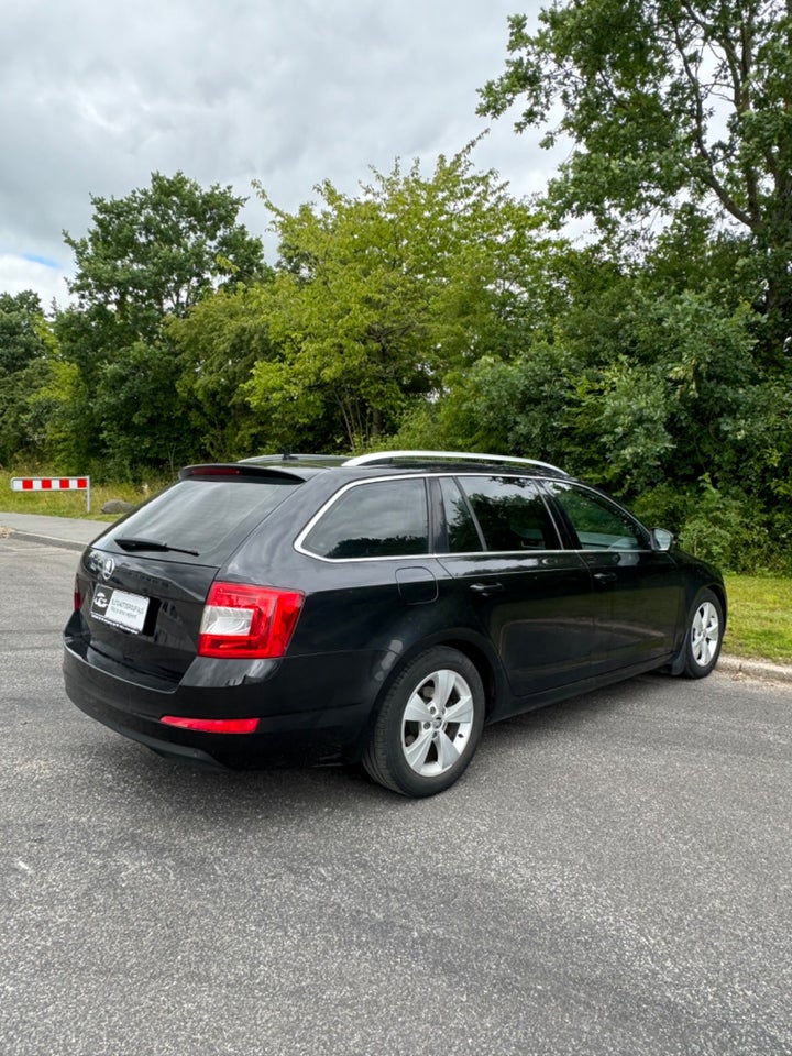 Skoda Octavia 1,8 TSi 180 Elegance Combi DSG 5d