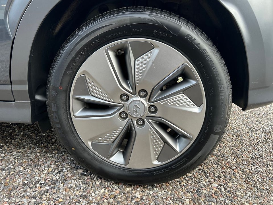 Hyundai Kona 64 EV Essential 5d