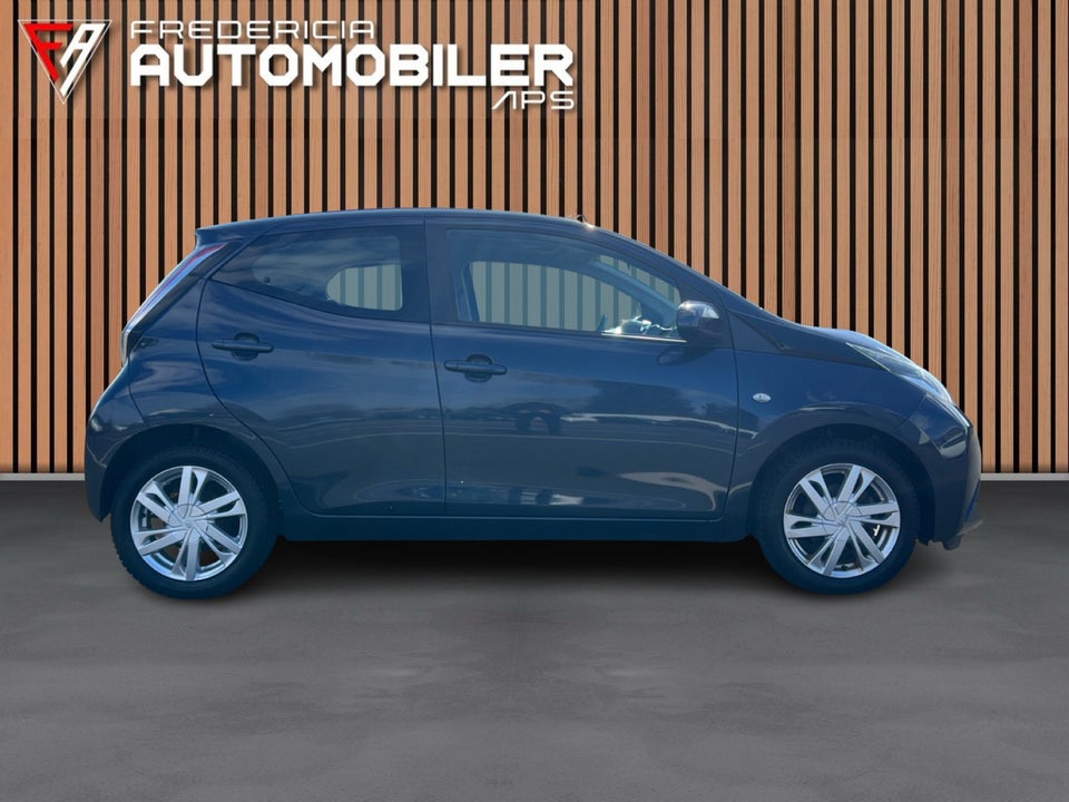 Toyota Aygo 1,0 VVT-i x-wave Sky 5d
