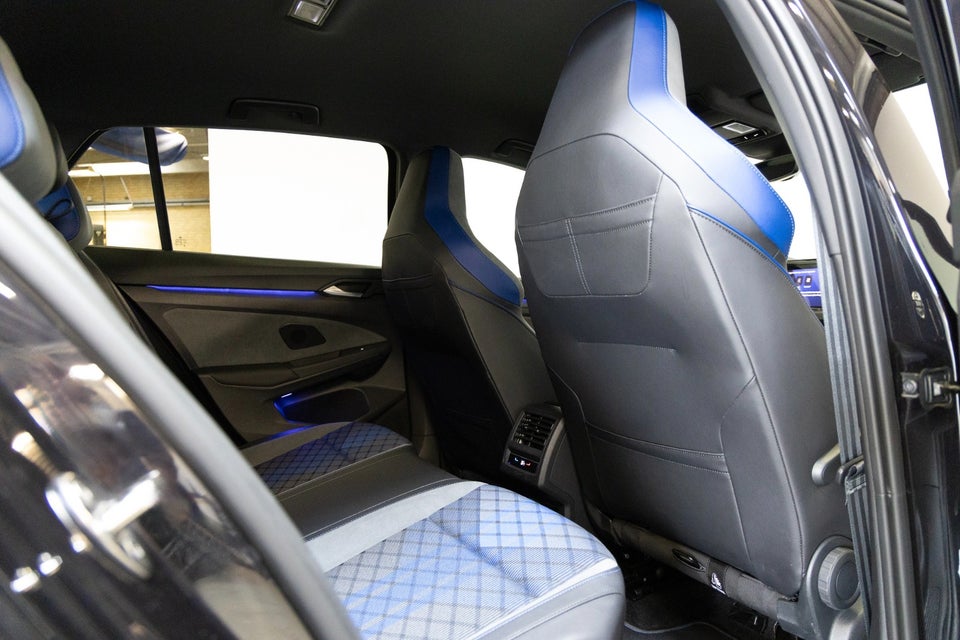 VW Golf VIII 2,0 R DSG 4Motion 5d