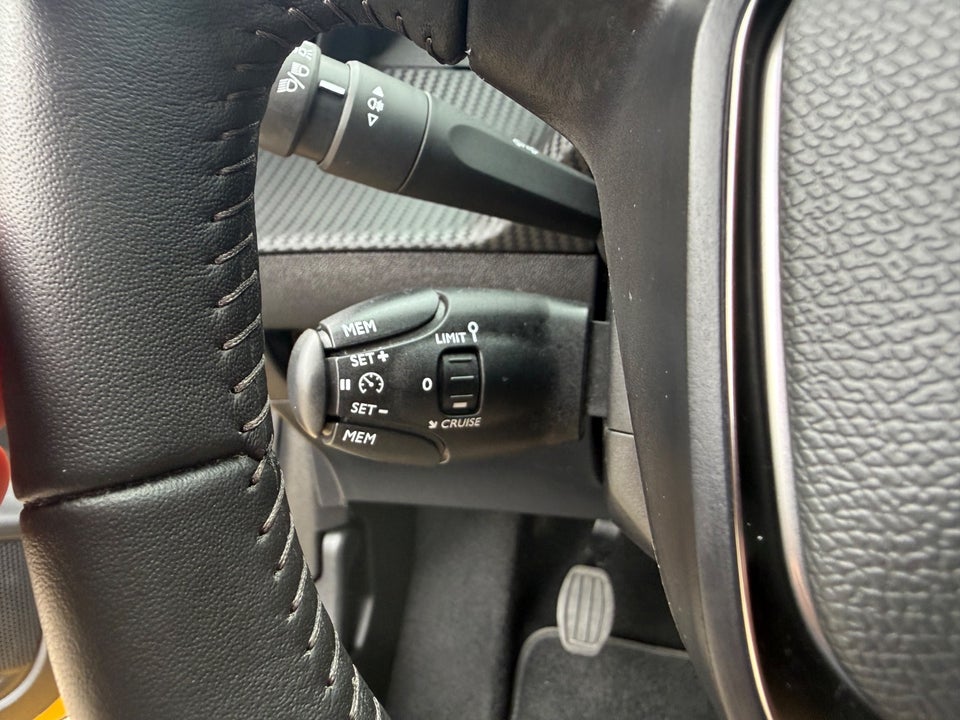Peugeot 208 1,2 PureTech 100 Allure 5d