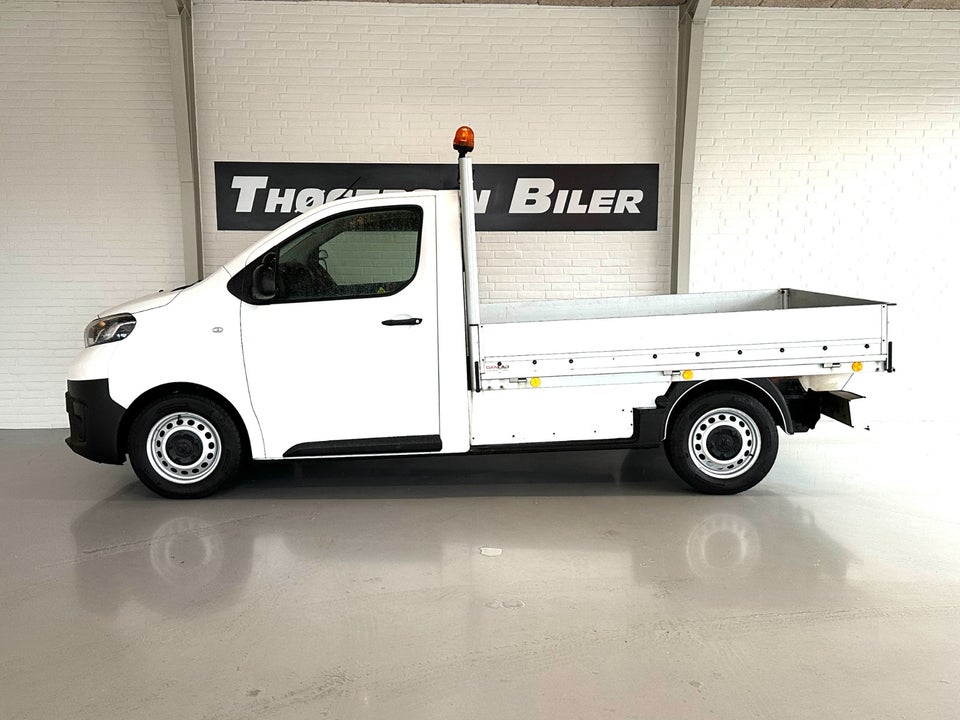 Toyota ProAce 2,0 D 120 Medium Base++ Chassis 2d