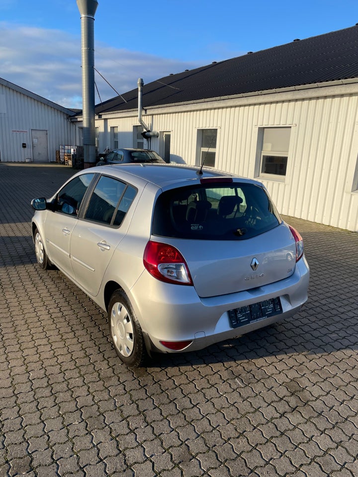 Renault Clio III 1,5 dCi 90 Expression 5d