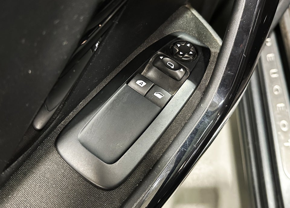 Peugeot 208 1,6 BlueHDi 100 Active 5d